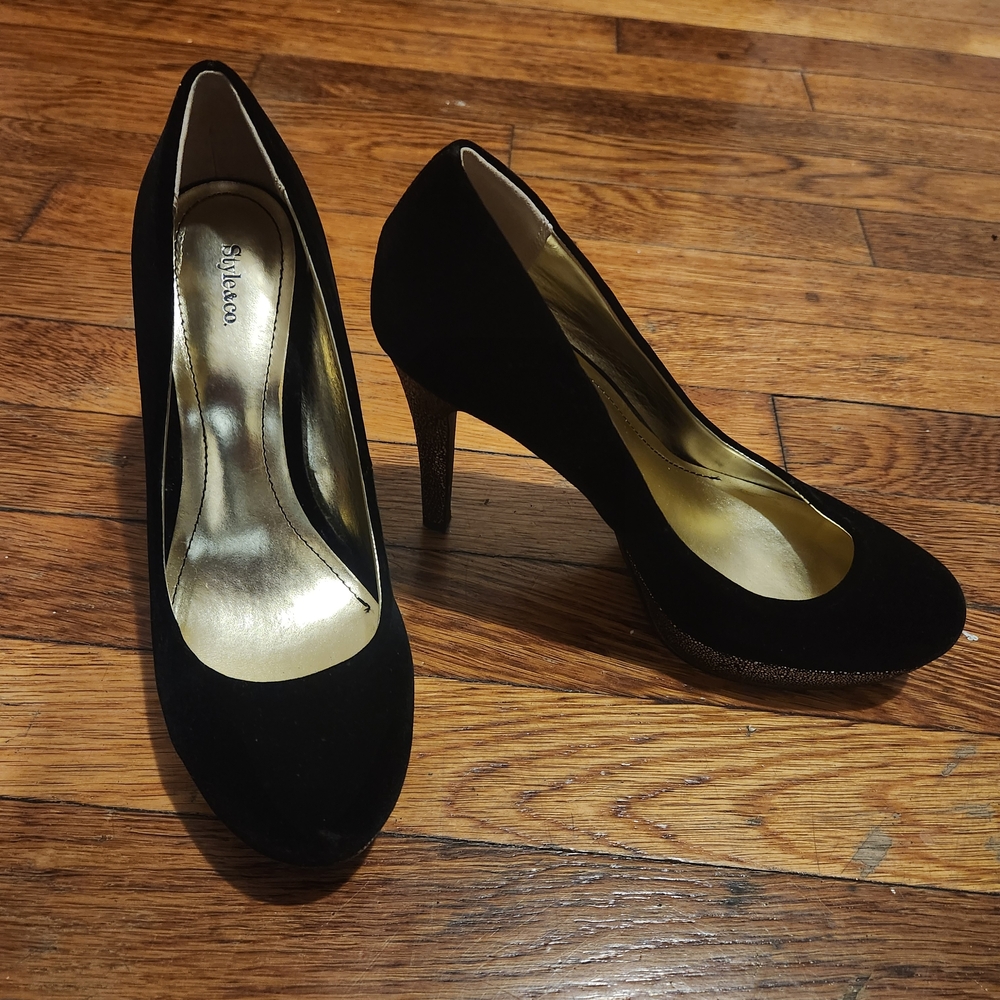 Style & Co. Black and Gold Heels